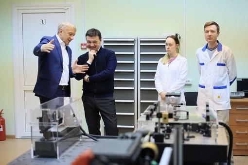 Заехали в Менделеево, во Всероссийский НИИ физико-технических и радиотехнических измерений